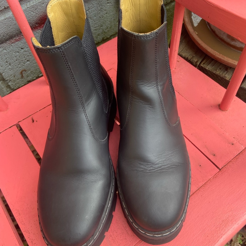 Men’s/Women’s Size 8/9 (run big, sizing more like 9.5-10.5) Chelsea Platforms